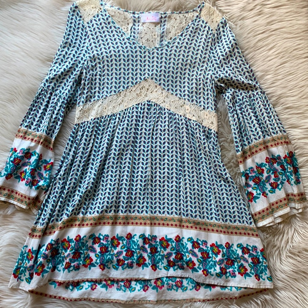 Smazy Dress_ Adorable lace and floral Short Dress. Size Med 💙